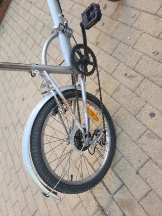 Bicicleta plegable plateada