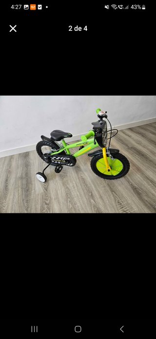 Bicicleta infantil amarilla con ruedines