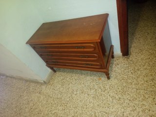 Cómoda de madera con 7 cajones