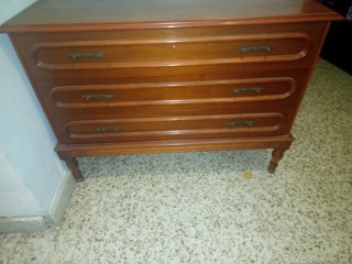 Cómoda de madera con 7 cajones