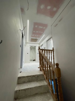 Pladur y luces indirectas