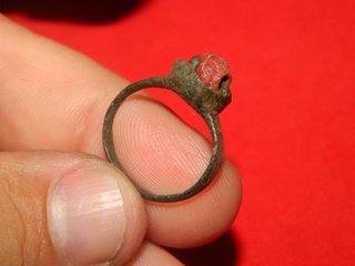 Anillo Ibero Romano con piedra roja 2 gramos
