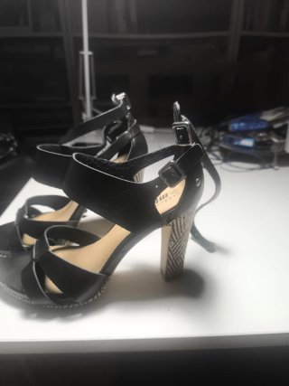 Sandalias Mustang Piel Negras Talla 39. Impecabled