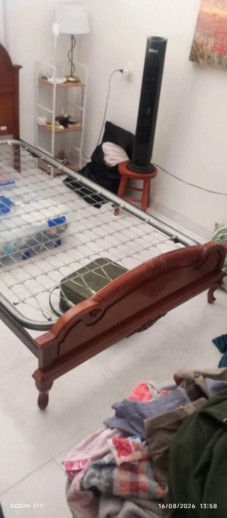 Somier y mesita de noche madera