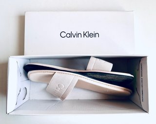 Sandalias Calvin Klein Beige y Blancas