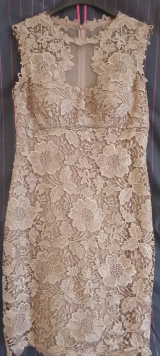 Vestido de fiesta beige encaje