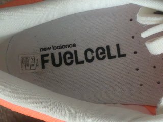 New Balance FuelCell Rebel v5 Beige/Naranja