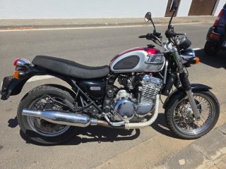 Triumph Thunderbird 900 Roja y Plata