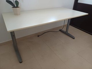 Mesa estudio Ikea Jerker 160x80 + Regleta