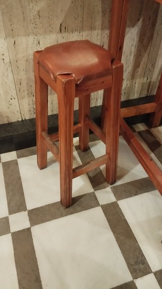 Taburetes de madera de pino