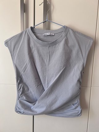Top Bershka gris cruzado drapeado Talla S