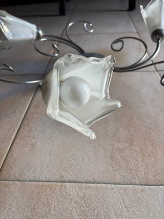 Lampadario a soffitto con paralumi in vetro
