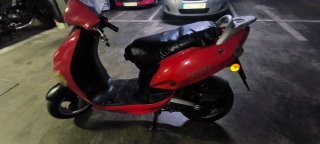 Moto Scooter Roja y Negra
