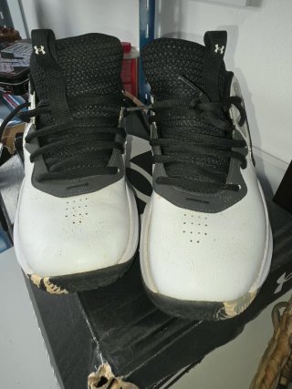 Zapatillas Under Armour Negras y Blancas