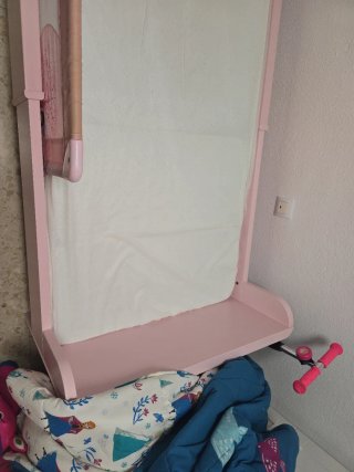 Cama infantil rosa IKEA y con su colchón