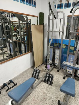 Lote completo de maquinaria y material de Gimnasio