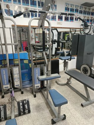 Lote completo de maquinaria y material de Gimnasio