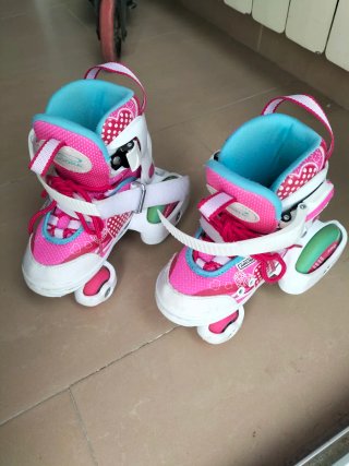 Patines rosas y blancos