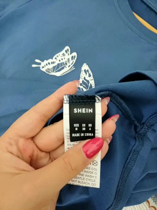 Camiseta azul Shein con mariposas sin estrenar