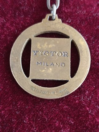 Antiguo llavero VICTOR MILANO PERFUMES 1950