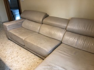Sofá chaise longue de piel beige