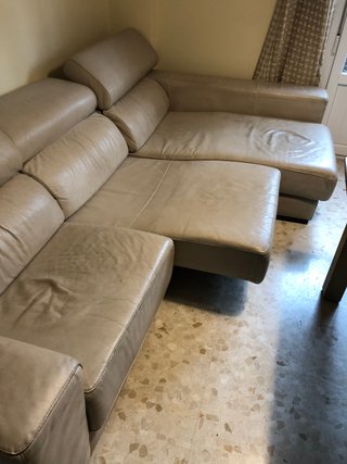 Sofá chaise longue de piel beige
