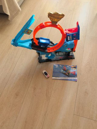 Pista Hot Wheels City con macchinina +4