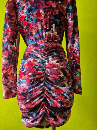 Vestido floral drapeado con hombreras Talla S