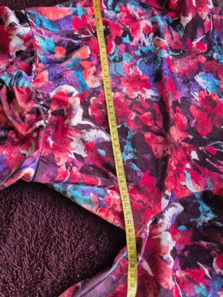 Vestido floral drapeado con hombreras Talla S