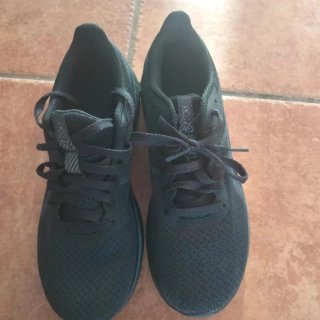 Zapatillas Asics Negras nuevas sin estrenar