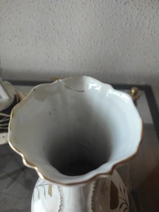 Jarrón porcelana blanco y dorado