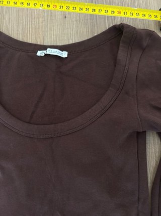 Camiseta manga larga escote marrón