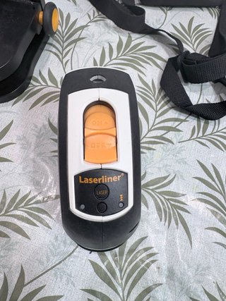 Nivel laser con  soporte y bolsa