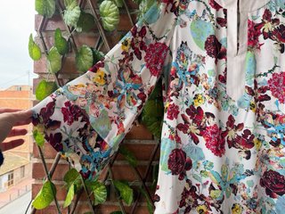 T. S. Vestido fluido estilo oriental.