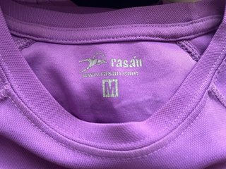 Camiseta deportiva morada