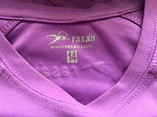 Camiseta deportiva morada
