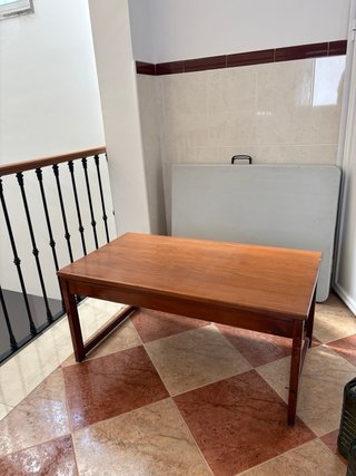 Mesa baja de salón de madera