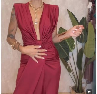 Vestido de fiesta invitada burdeos
