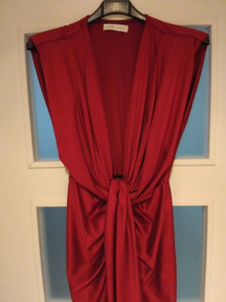 Vestido de fiesta invitada burdeos