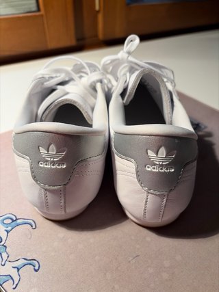 Zapatillas Adidas Blancas y Plateadas Talla 39.5