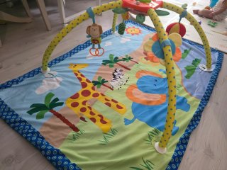 Gimnasio y móvil para bebé. Toys R Us
