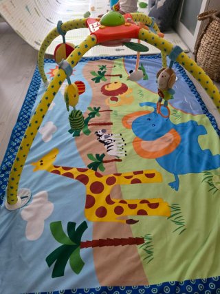 Gimnasio y móvil para bebé. Toys R Us