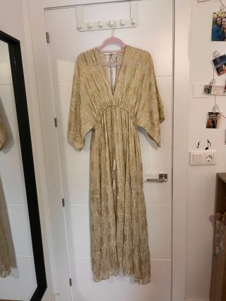 Vestido largo beige y dorado