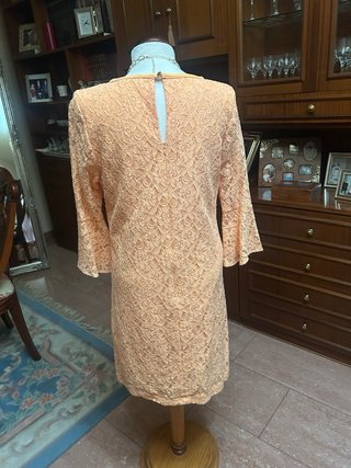 Vestido encaje naranja pastel Talla 42