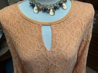Vestido encaje naranja pastel Talla 42