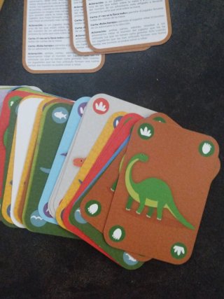 Juego de cartas de dinosaurios