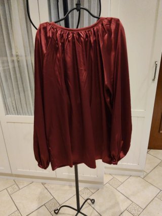 Blusa satinada granate