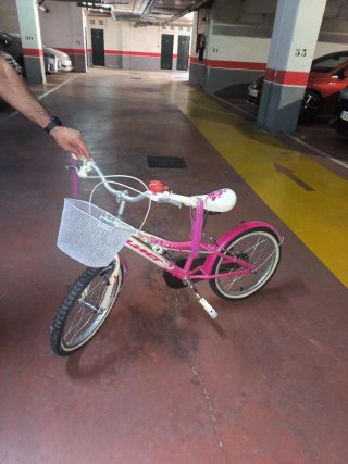 Bicicleta infantil rosa y blanca