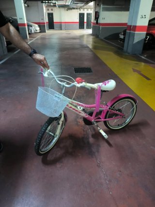 Bicicleta infantil rosa y blanca