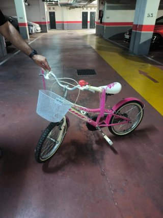 Bicicleta infantil rosa y blanca